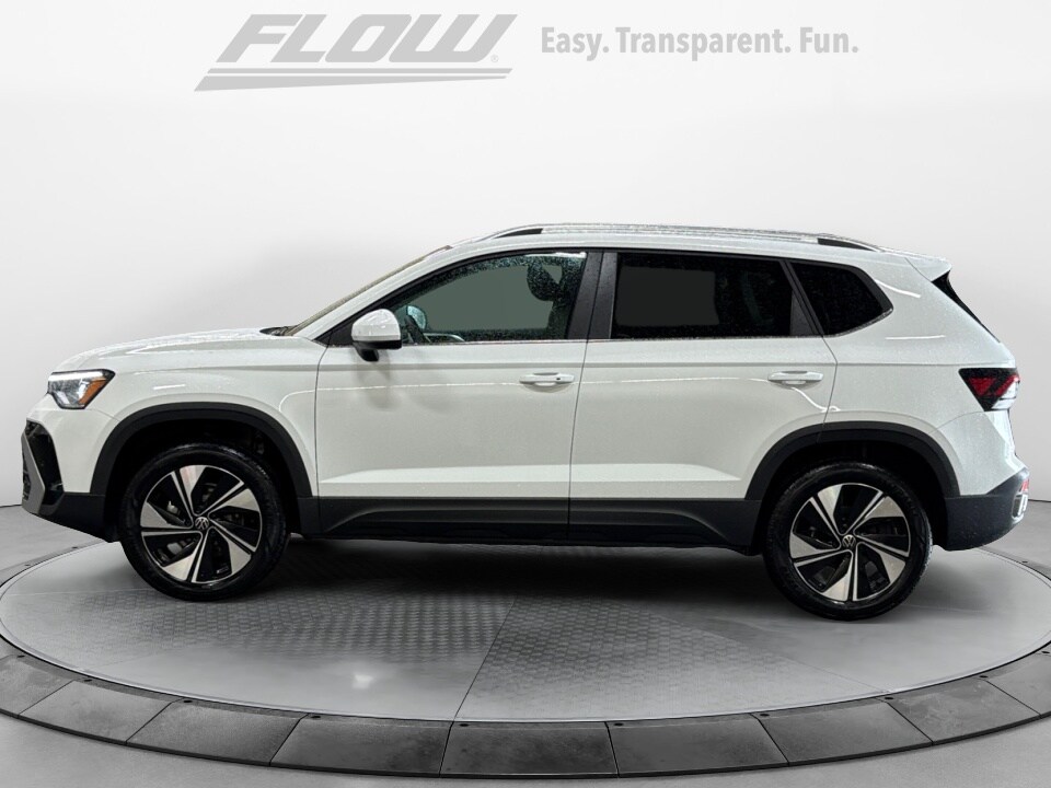 2025 Volkswagen Taos SE photo 4