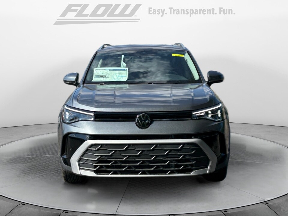 2025 Volkswagen Taos SE photo 2