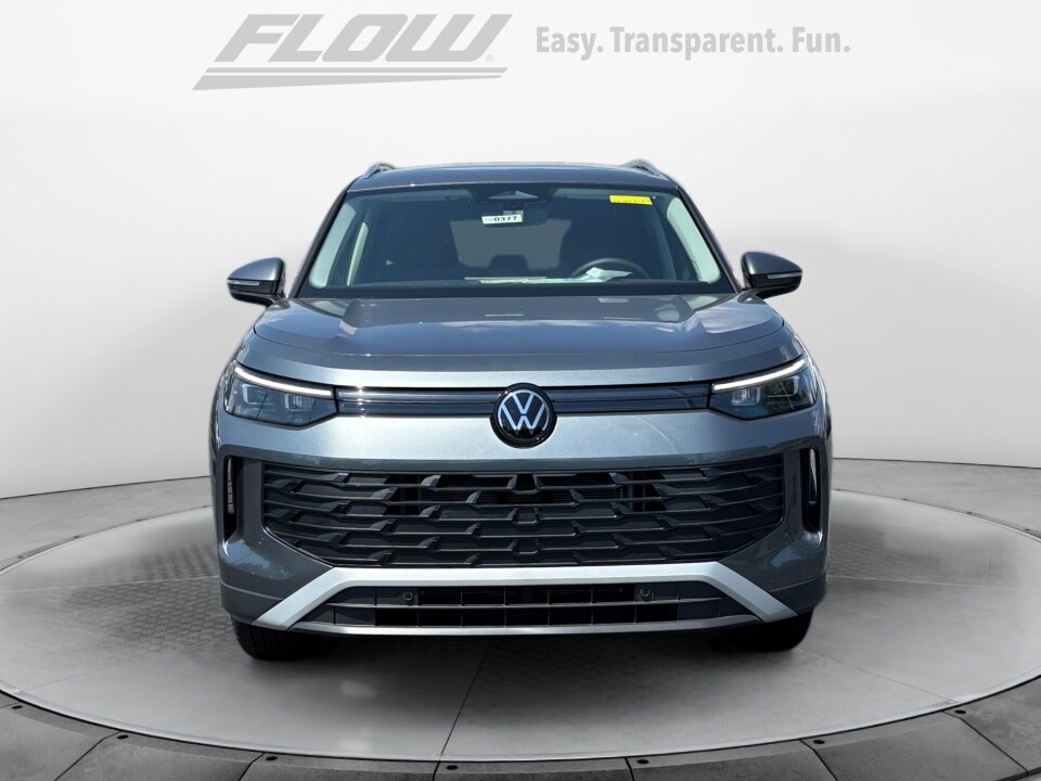 2025 Volkswagen Tiguan SE photo 2