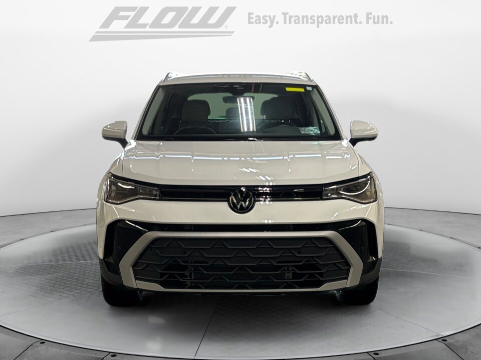 2025 Volkswagen Taos SE photo 2
