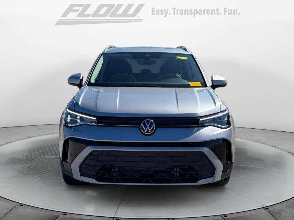 2025 Volkswagen Taos SE photo 2
