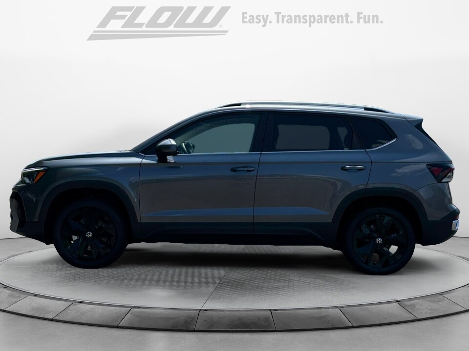 2025 Volkswagen Taos SE photo 4