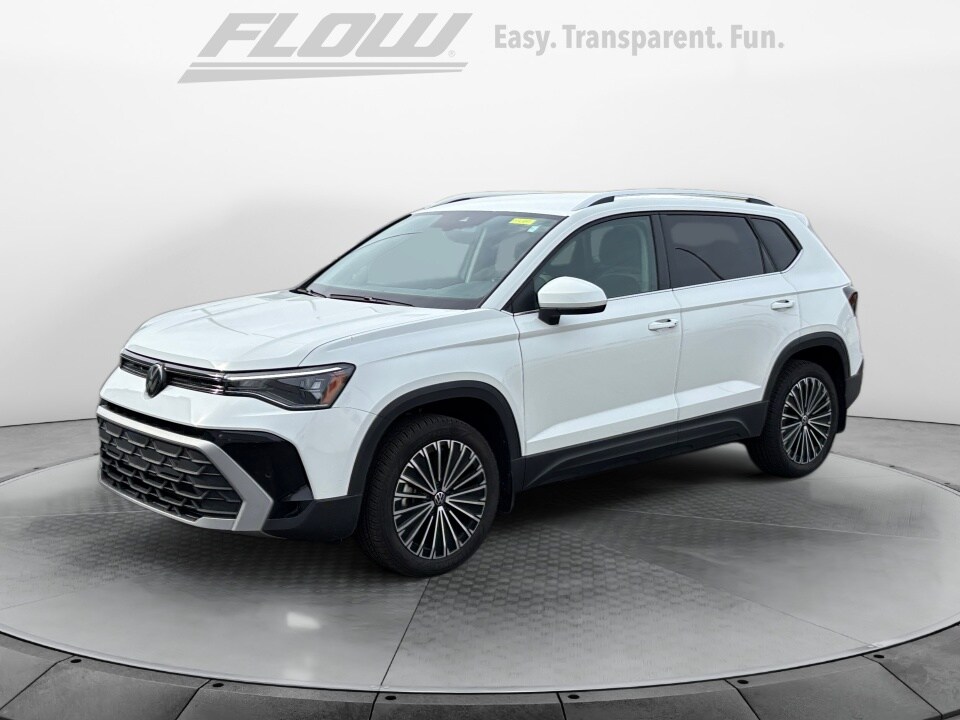 2025 Volkswagen Taos SE photo 3
