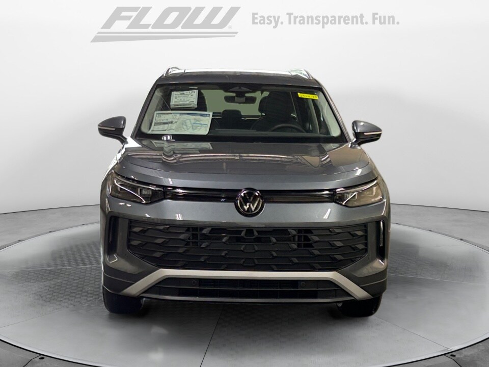 2025 Volkswagen Tiguan SE photo 2