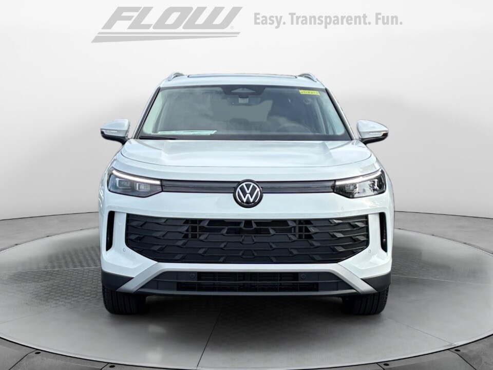 2025 Volkswagen Tiguan SE photo 2