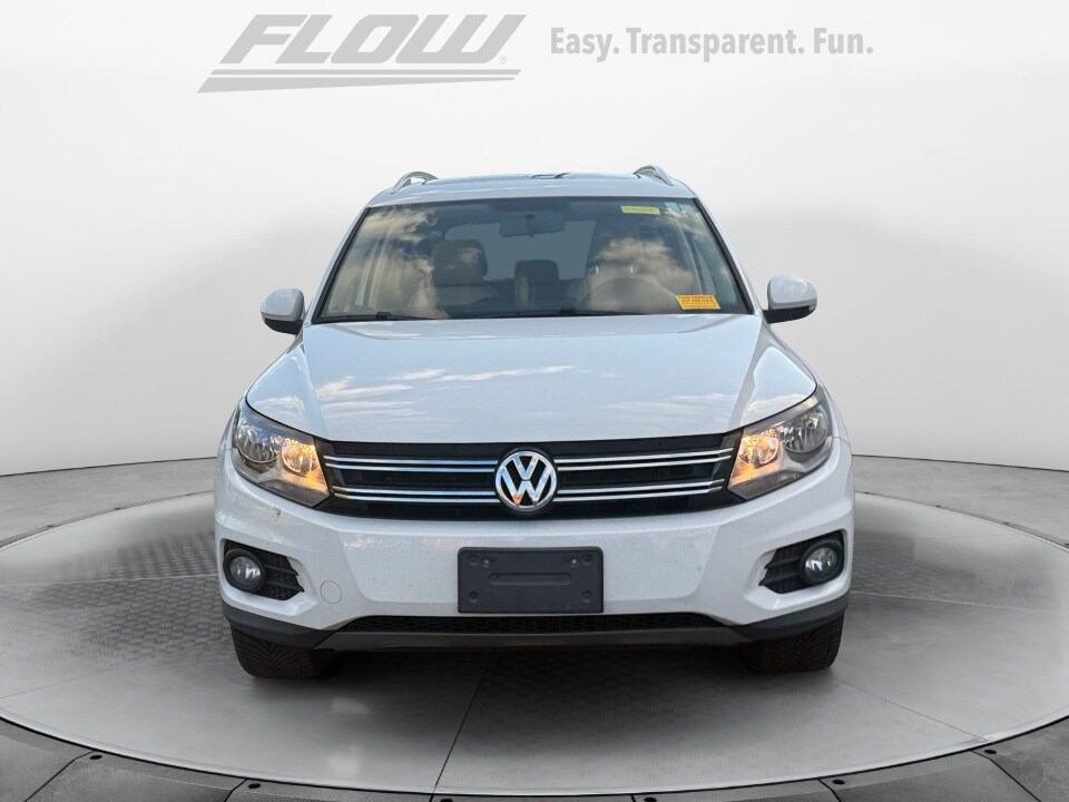2015 Volkswagen Tiguan SEL photo 2