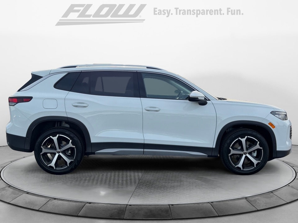 2026 Volkswagen Tiguan SE - Photo 8