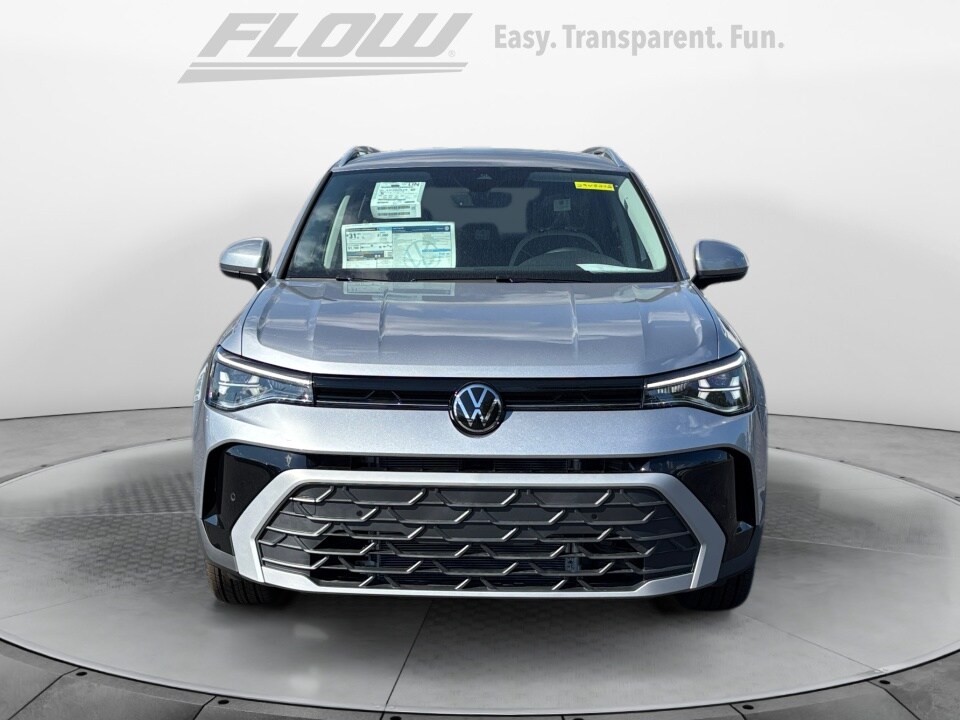 2025 Volkswagen Taos SE photo 2