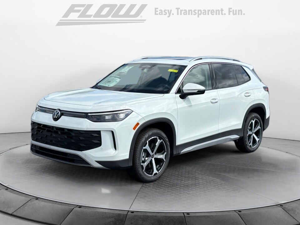 2025 Volkswagen Tiguan SE photo 3