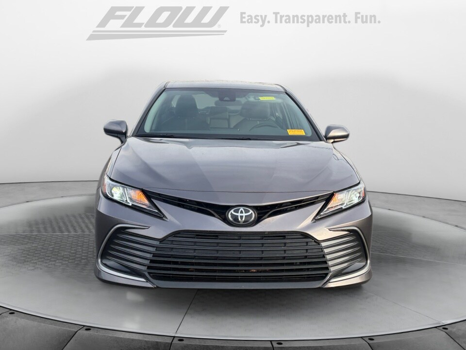 2022 Toyota Camry LE photo 2