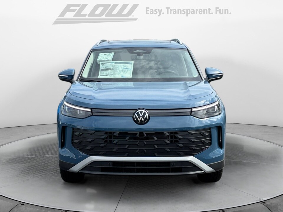 2025 Volkswagen Tiguan SE photo 2