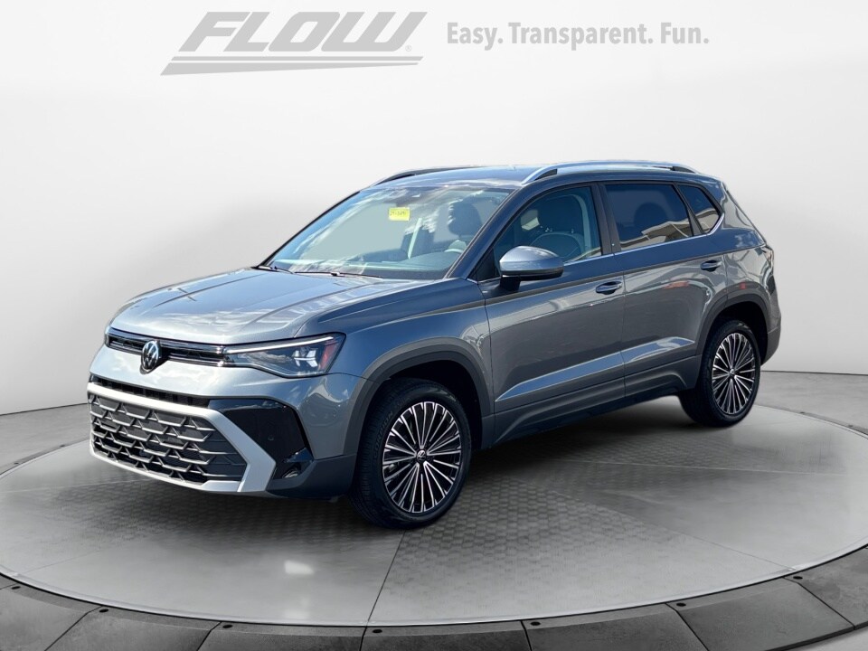 2025 Volkswagen Taos SE photo 3