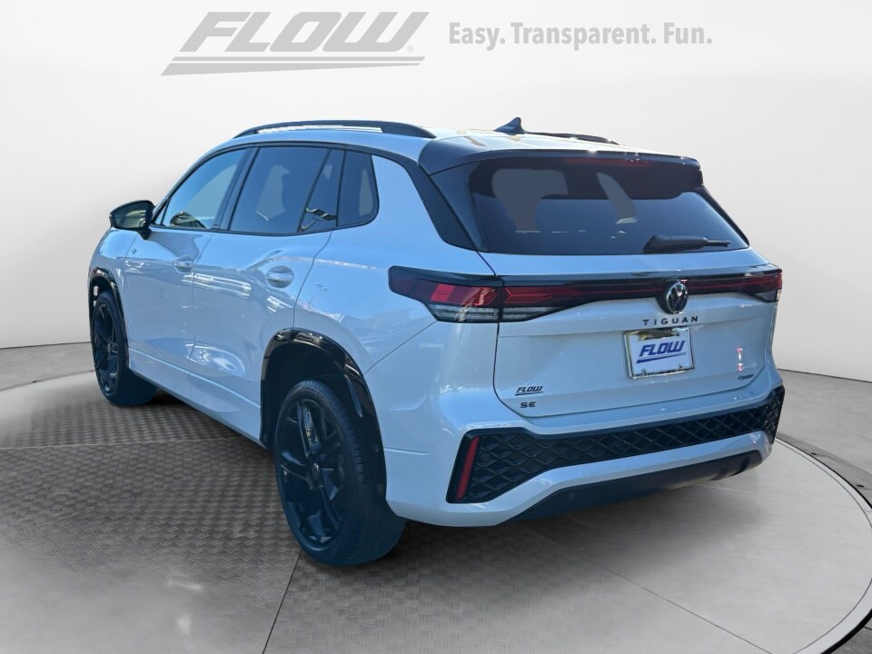 2025 Volkswagen Tiguan SE R-Line Black photo 3