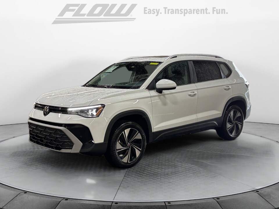 2025 Volkswagen Taos SE photo 3