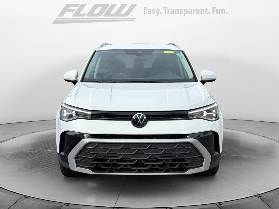 2025 Volkswagen Taos SE photo 2