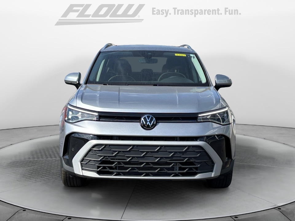2025 Volkswagen Taos SE photo 2