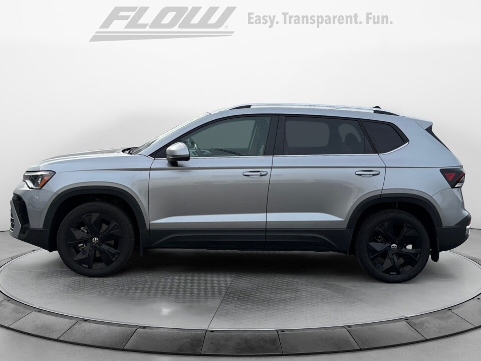 2025 Volkswagen Taos SE photo 2