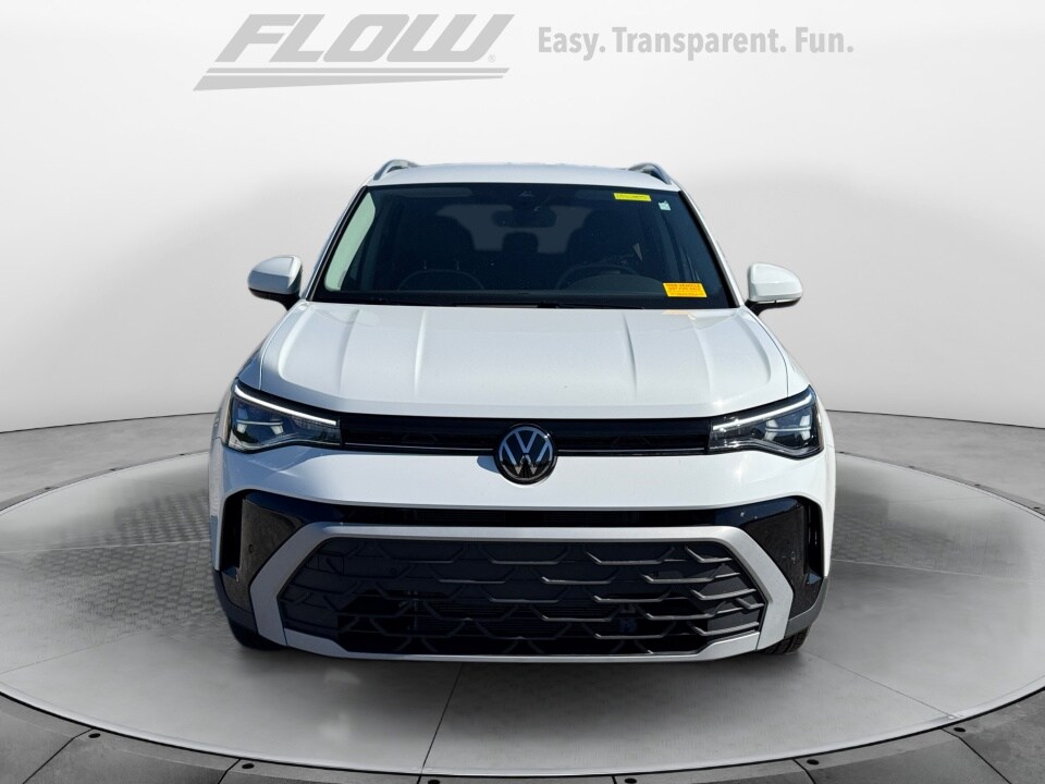 2025 Volkswagen Taos SE photo 2