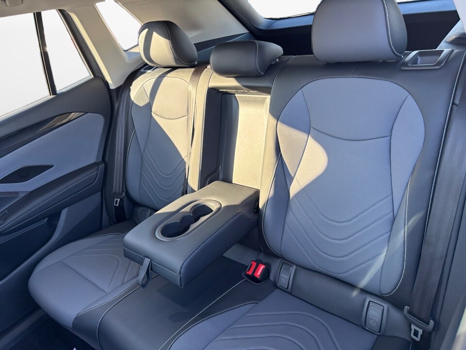2026 Volkswagen Tiguan SE - Photo 12