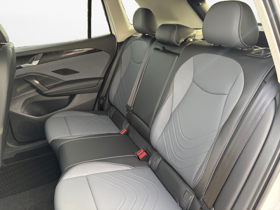 2026 Volkswagen Tiguan SE - Photo 12