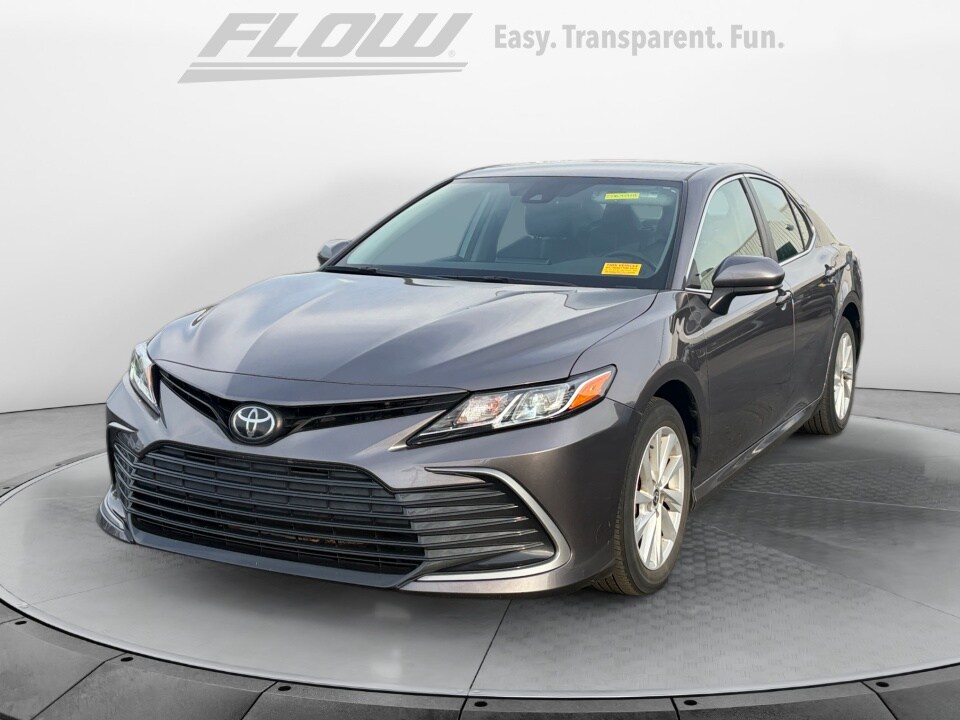2022 Toyota Camry LE photo 3
