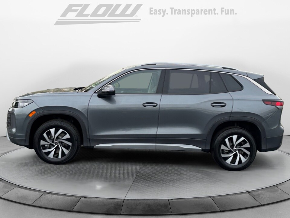 2025 Volkswagen Tiguan S photo 2