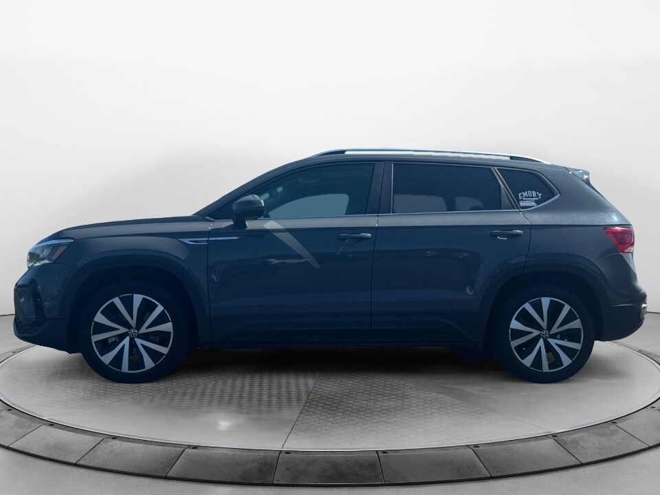 2022 Volkswagen Taos SE photo 3