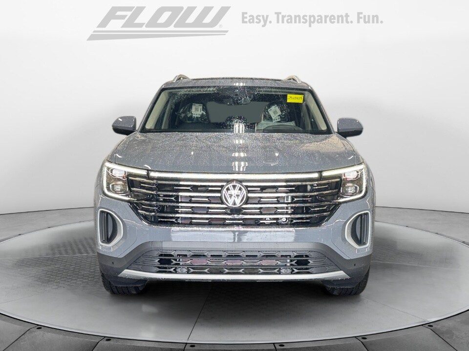 2025 Volkswagen Atlas SEL photo 2