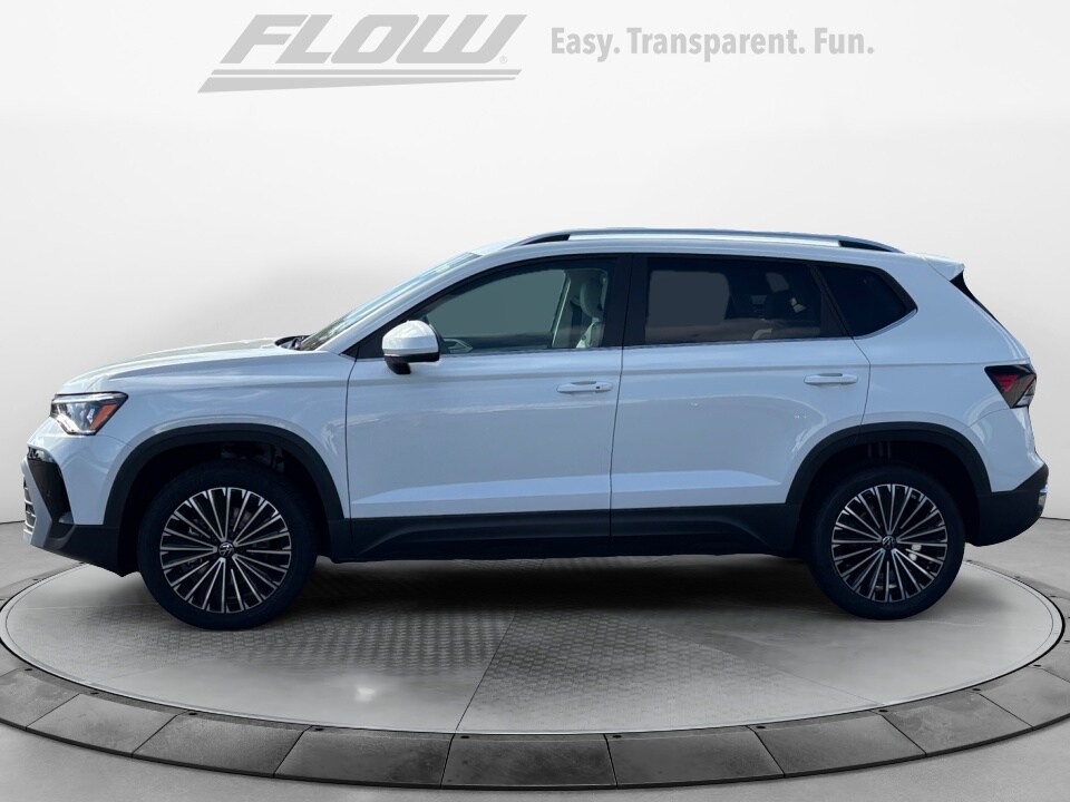 2025 Volkswagen Taos SE photo 4