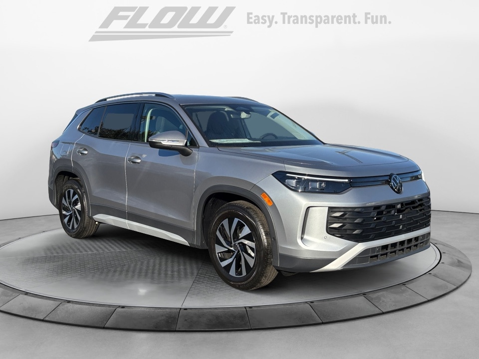 2025 Volkswagen Tiguan S's photo