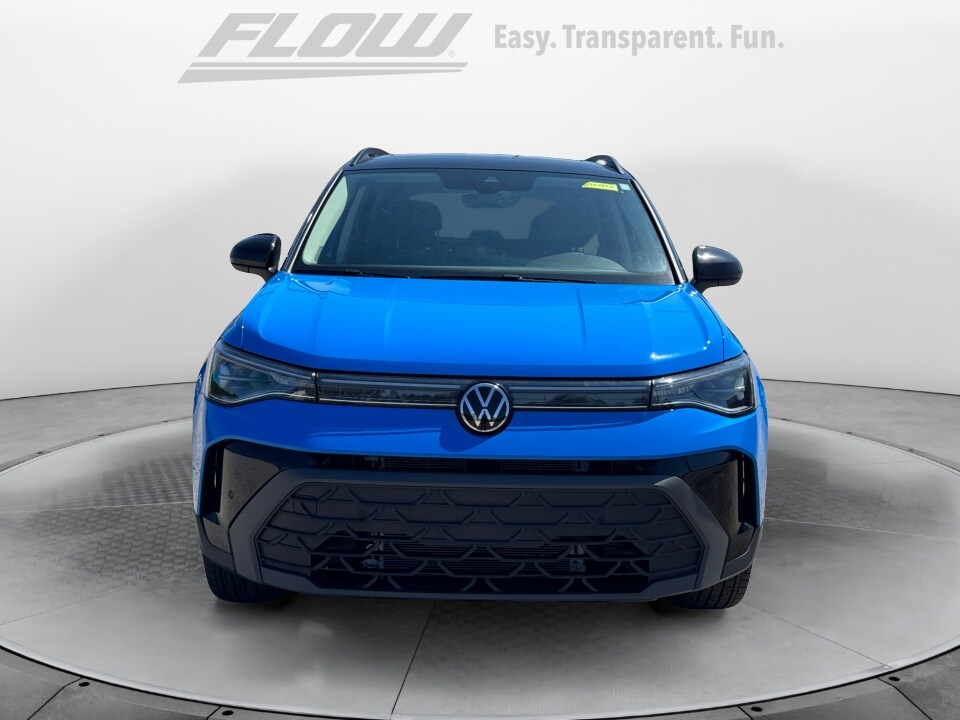 2025 Volkswagen Taos SE photo 2