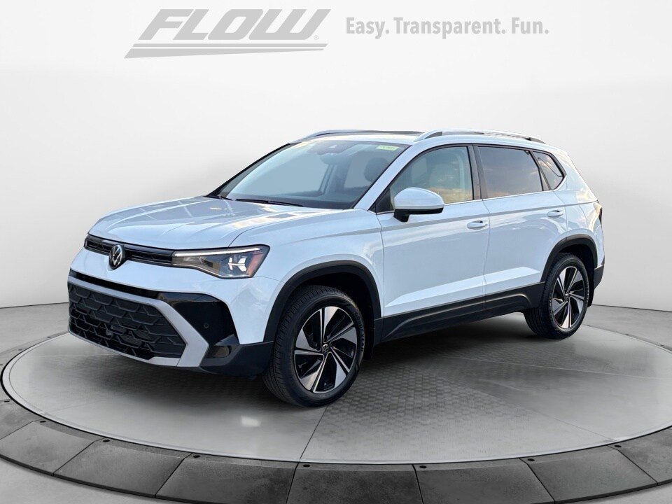 2025 Volkswagen Taos SE photo 2