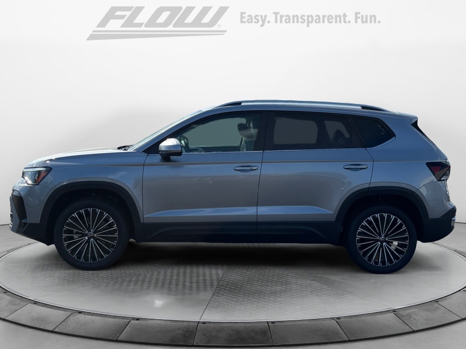 2025 Volkswagen Taos SE photo 4