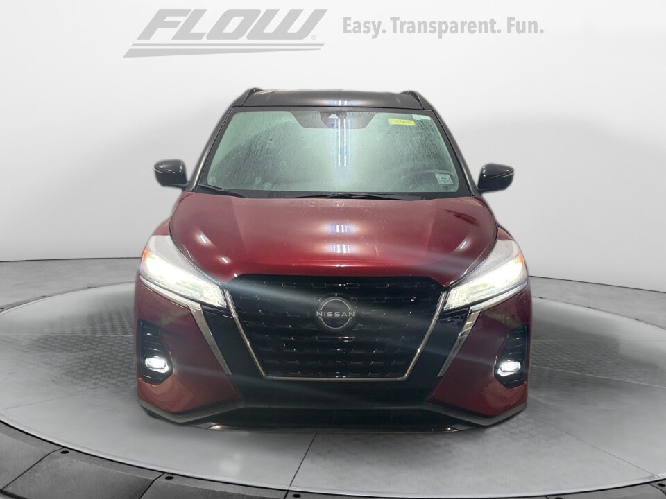 2023 Nissan Kicks SR photo 2