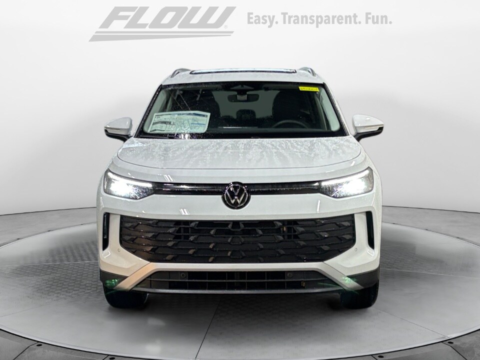 2025 Volkswagen Tiguan SE photo 2