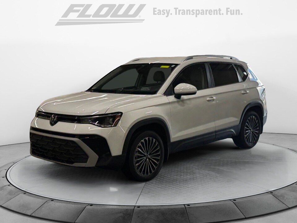 2025 Volkswagen Taos SE photo 3