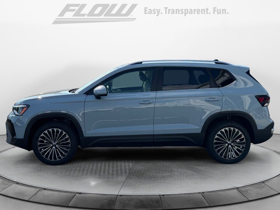 2025 Volkswagen Taos SE photo 4