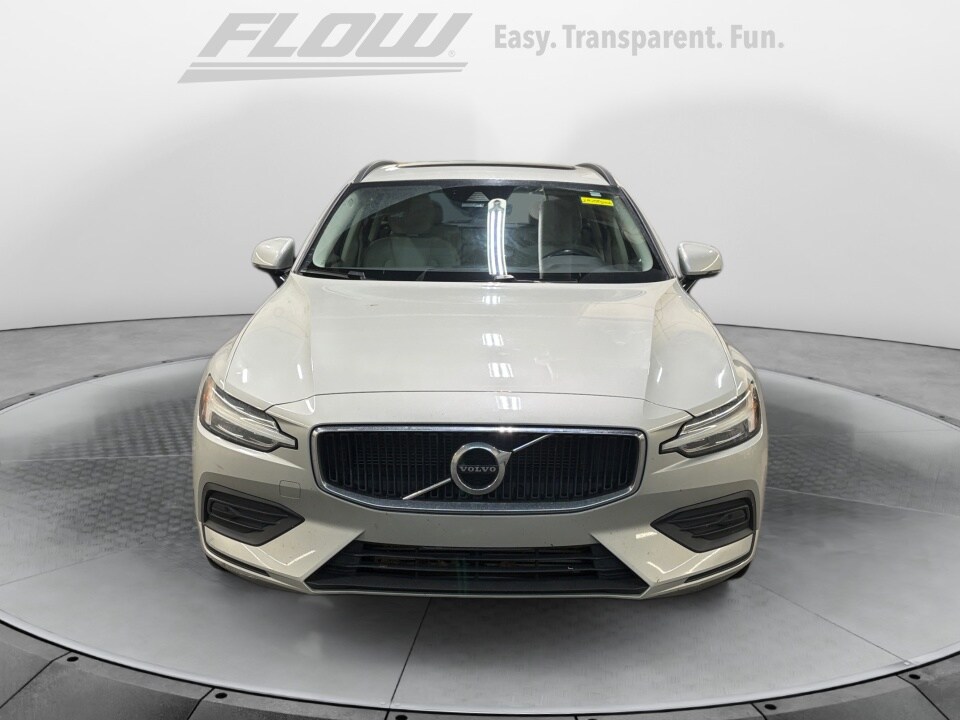 2020 Volvo V60 T5 Momentum photo 2