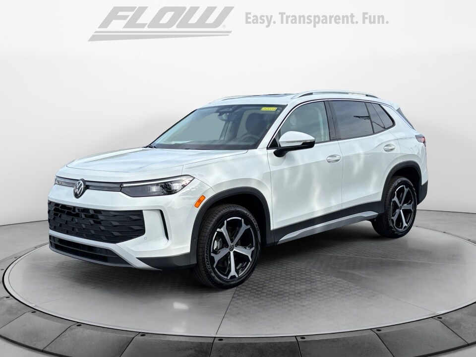 2025 Volkswagen Tiguan SE photo 3