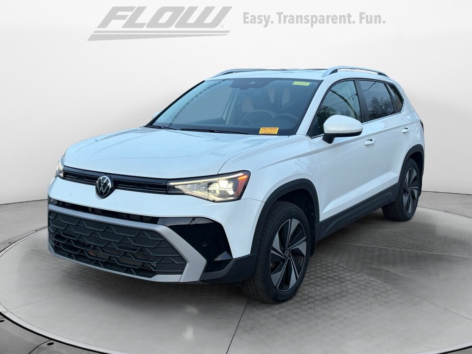 2025 Volkswagen Taos SE photo 3