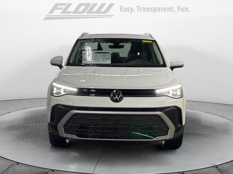 2025 Volkswagen Taos SE photo 2