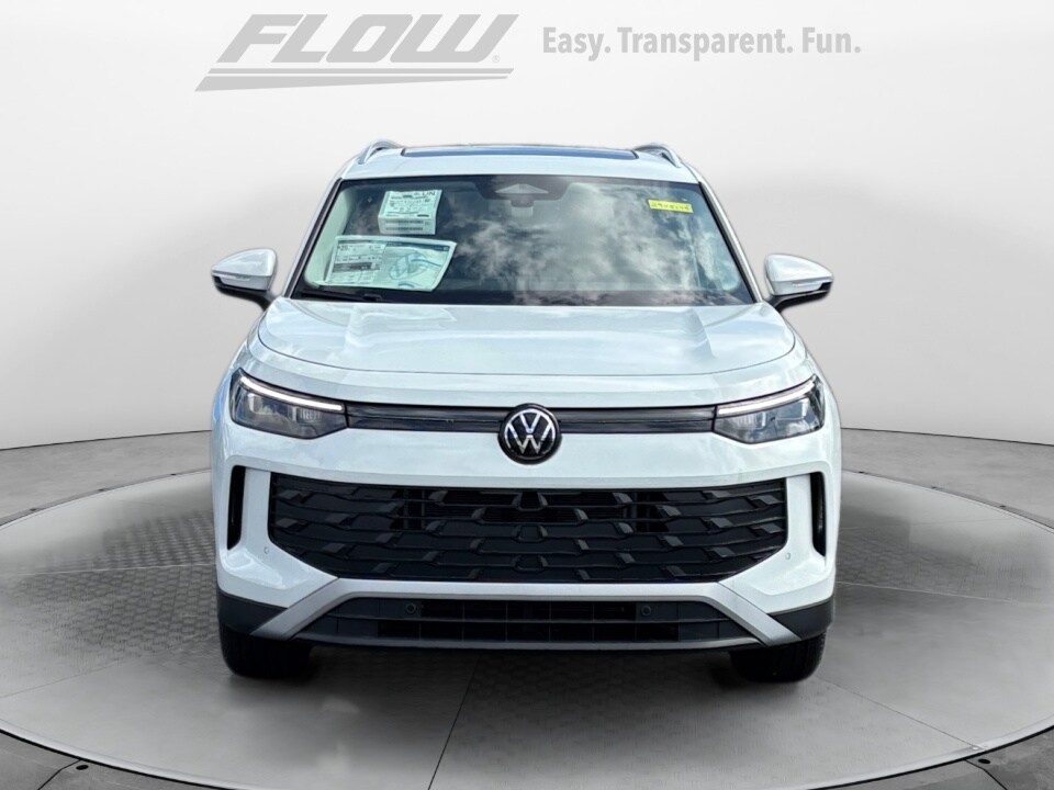 2025 Volkswagen Tiguan SE photo 2
