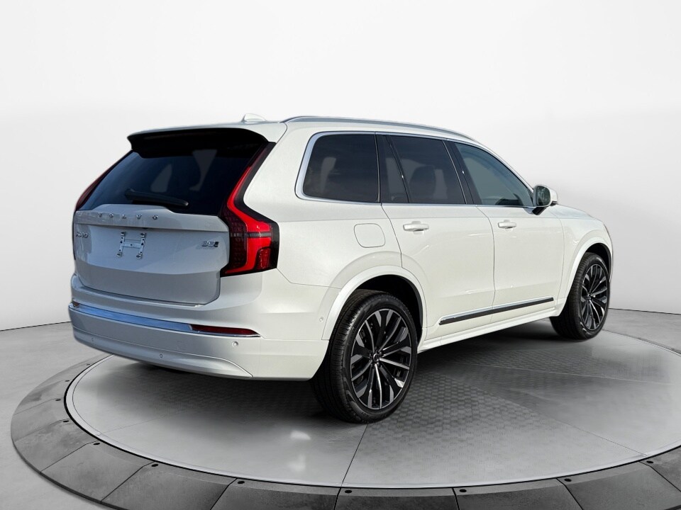 2026 Volvo XC90 B5 photo 4