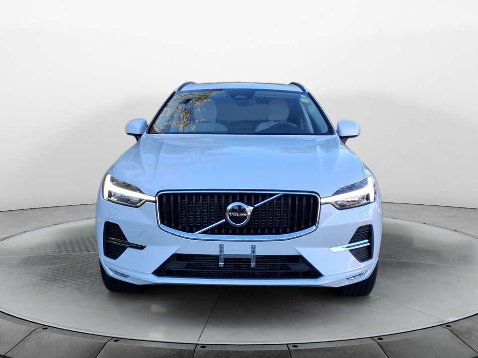 2023 Volvo XC60 B5 Core photo 2
