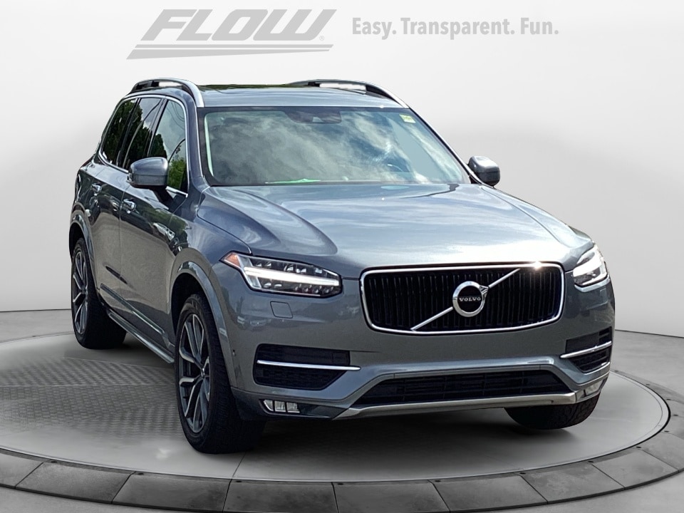 2016 Volvo XC90 T6 AWD Momentum's photo
