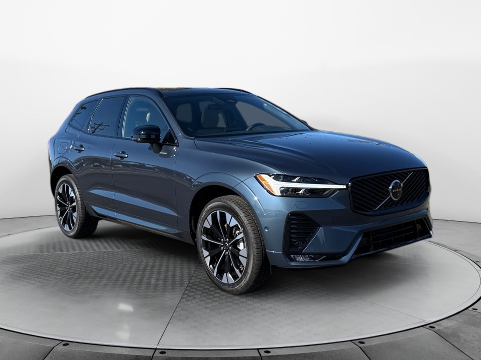 2026 Volvo XC60 Plus's photo