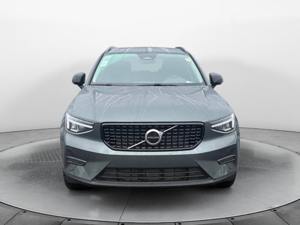 New 2026 Volvo XC40 B5 Core SUV
