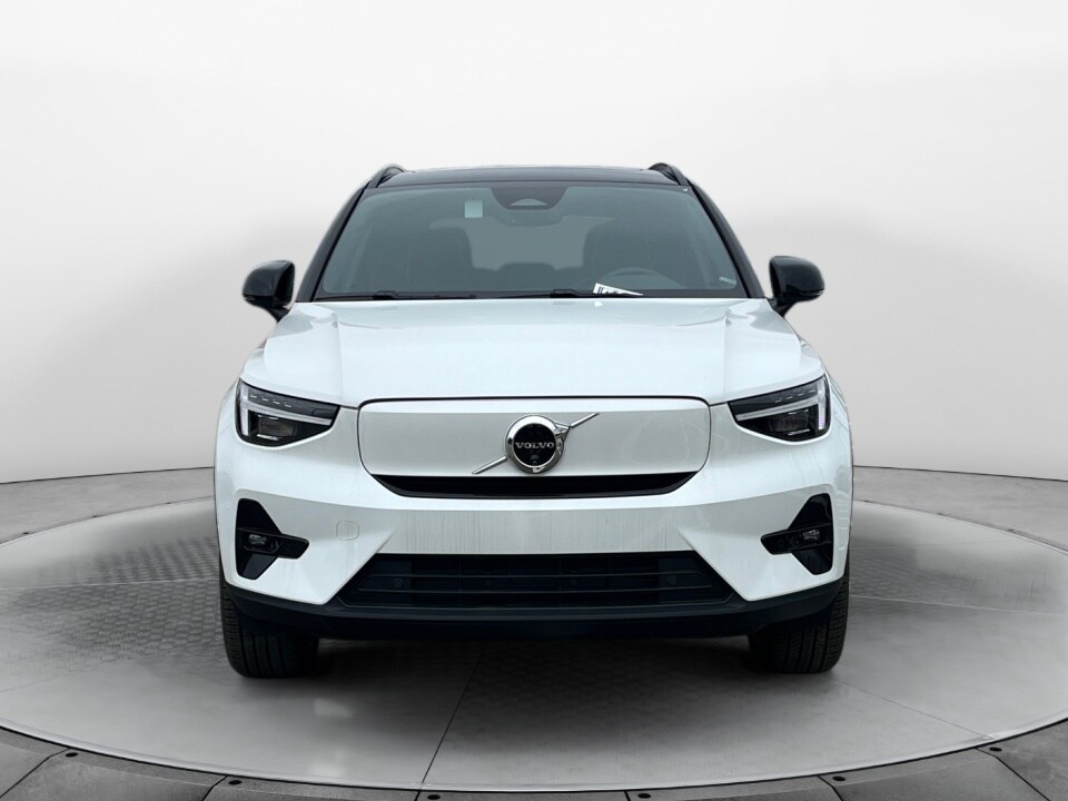 2024 Volvo XC40 Recharge Plus photo 2