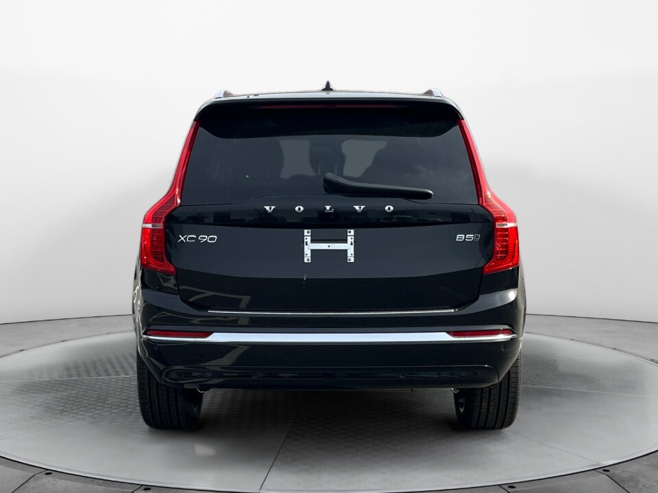 2025 Volvo XC90 B5 Plus photo 3