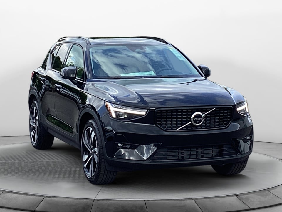 2026 Volvo XC40 B5 Plus Dark AWD's photo